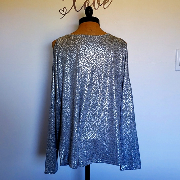 Top - Picture 2 of 3